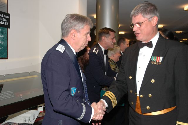 R%20Green%20and%20General%20Robert%20H.%20Foglesong%20Military%20Ball%202%20Dec%202006.jpg